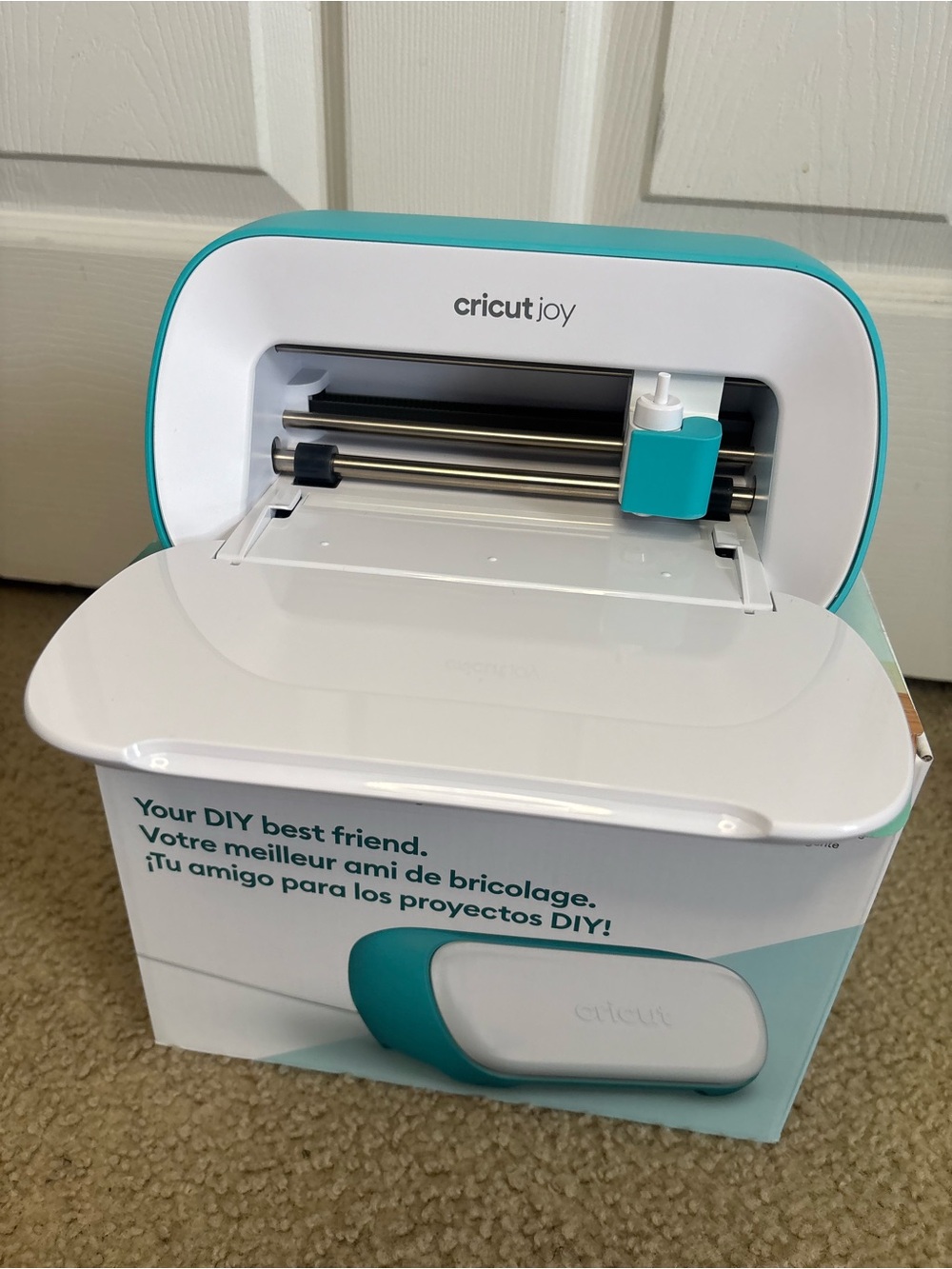 Cricut Joy Small Cutting Machine - White and Teal. Includes Vinyl (can negotiate